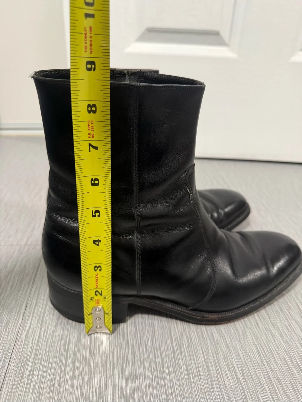 Vintage Florsheim Men’s 8D Black Leather Side Zip Ankle Beatle Boots 711404